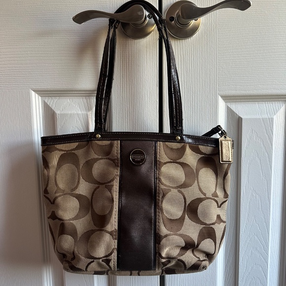 Authentic Coach Tote/Purse  - Khaki/Mahogany - Picture 2 of 7